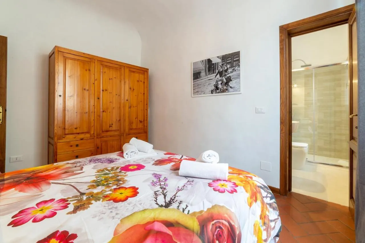 110 Sqm Apartment 6 Sleeps In Santa Croce Firenze