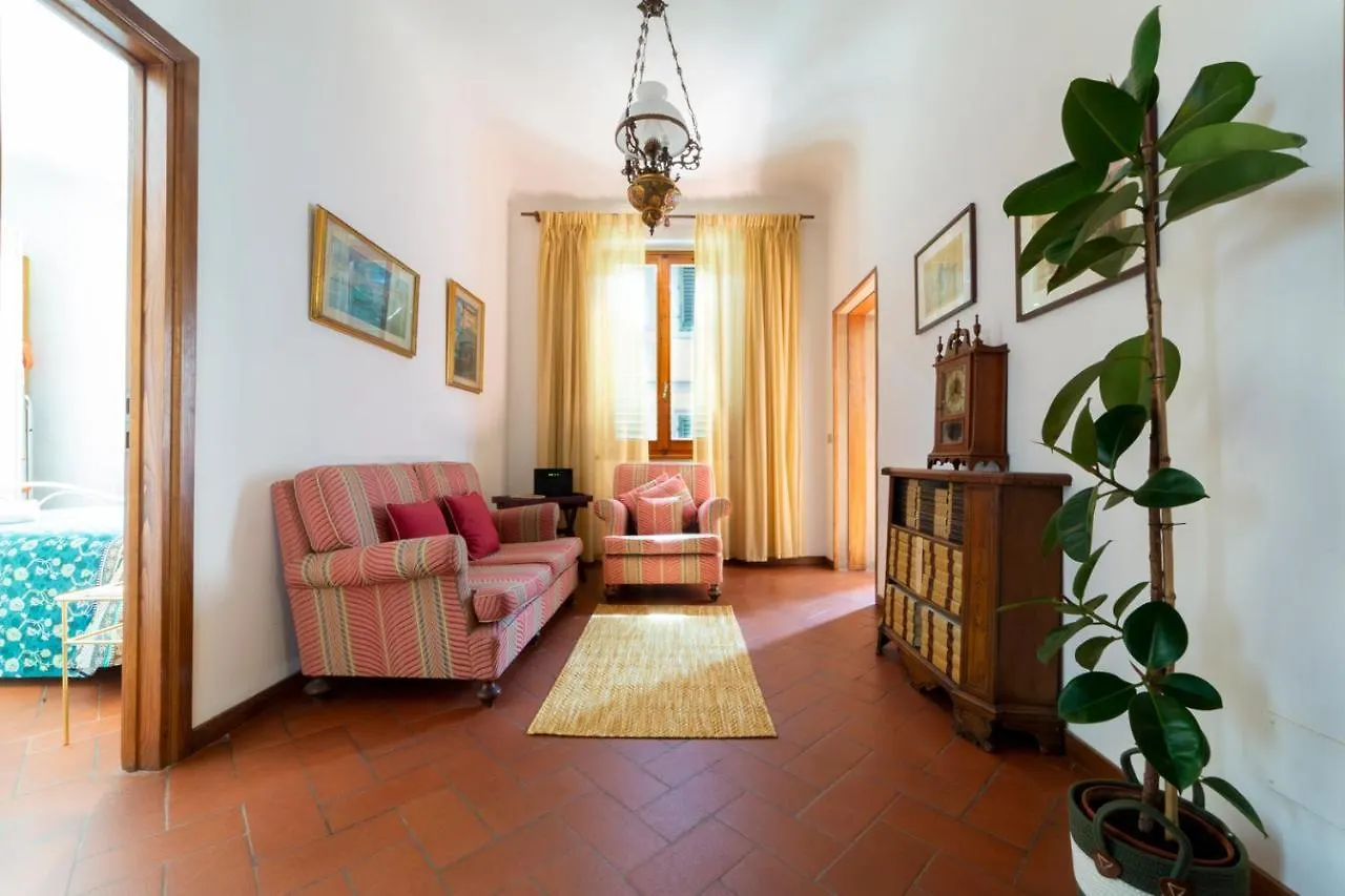 110 Sqm Apartment 6 Sleeps In Santa Croce Florence