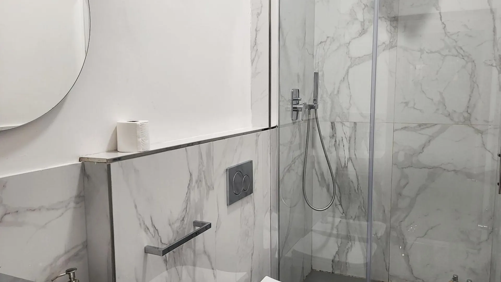 110 Sqm Apartment 6 Sleeps In Santa Croce Florence Italy