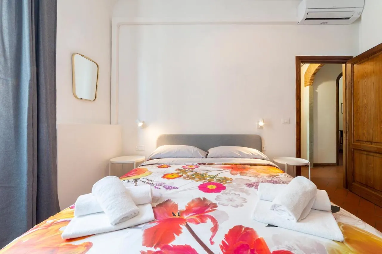 110 Sqm Apartment 6 Sleeps In Santa Croce Firenze Italien