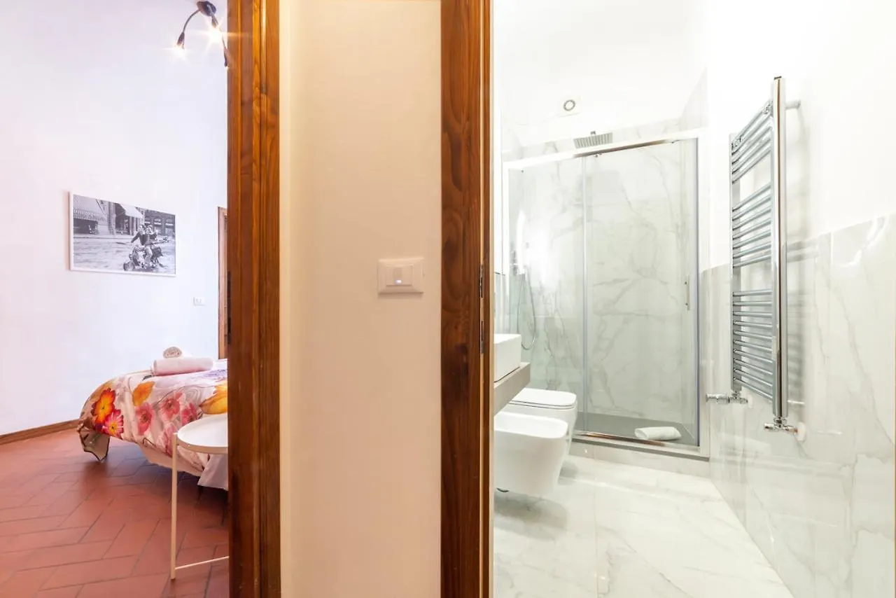 110 Sqm Apartment 6 Sleeps In Santa Croce Firenze